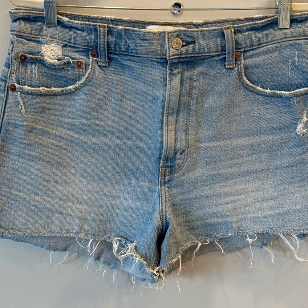 Abercrombie & Fitch ‘The Mom Short’